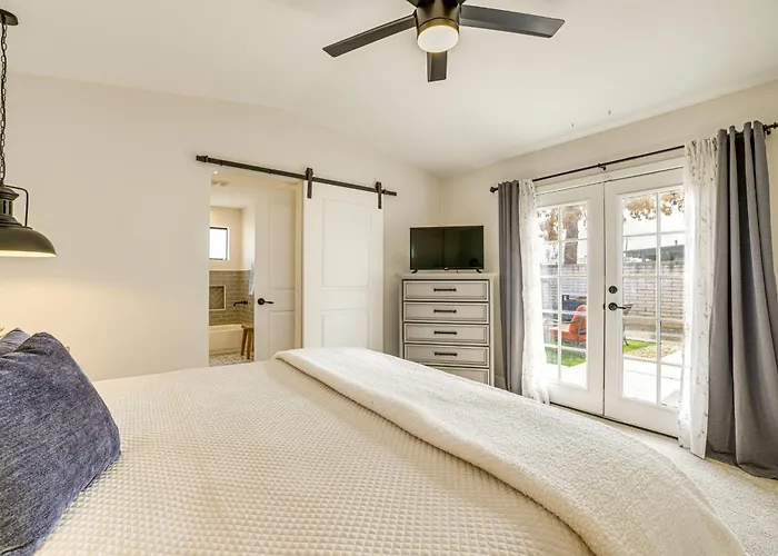 1 Mi To Grand Ave: Modern W/ Spacious Yard!