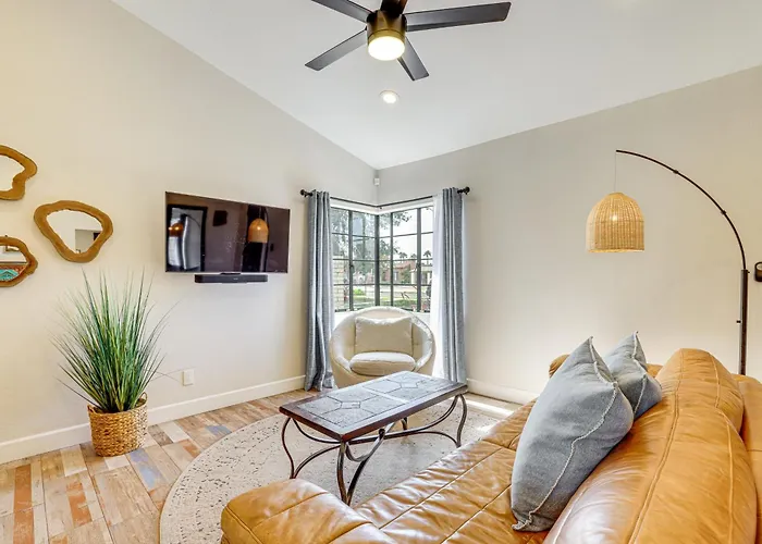 1 Mi To Grand Ave: Modern W/ Spacious Yard! Phoenix