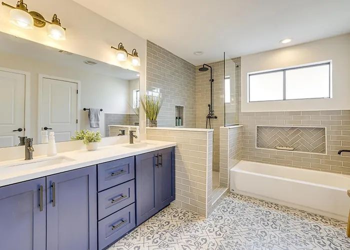 1 Mi To Grand Ave: Modern W/ Spacious Yard! Сasa de vacaciones *
