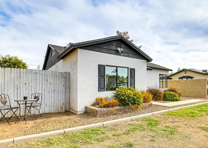 1 Mi To Grand Ave: Modern W/ Spacious Yard! Phoenix