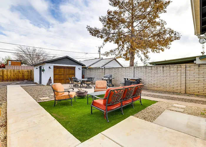1 Mi To Grand Ave: Modern W/ Spacious Yard! Сasa de vacaciones Phoenix