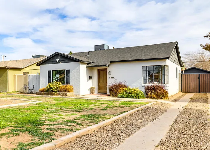 1 Mi To Grand Ave: Modern W/ Spacious Yard! Phoenix