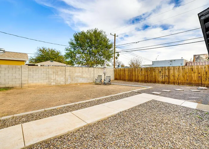 Сasa de vacaciones 1 Mi To Grand Ave: Modern W/ Spacious Yard!